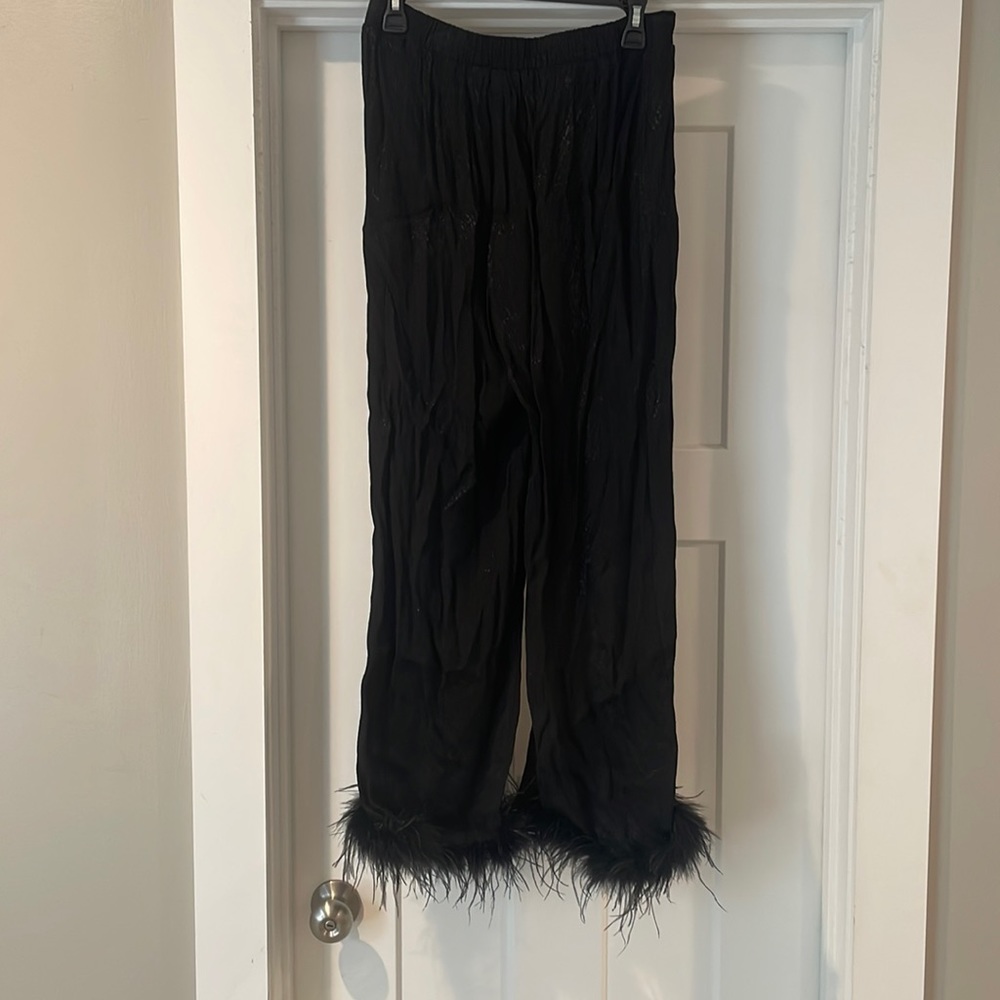 Black snakeskin feather pants size M never worn tag on